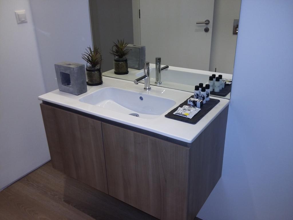 Alma Moura Residences Lisbon Room photo